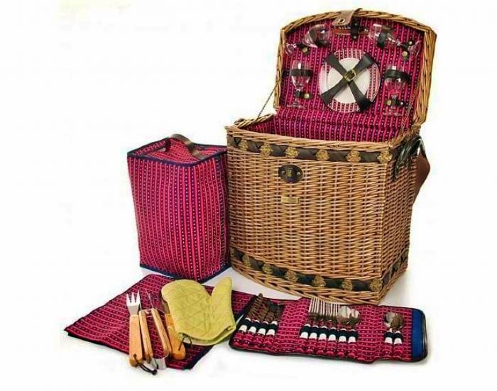 Tuscan Elite Basket for Four with BBQ Accessories