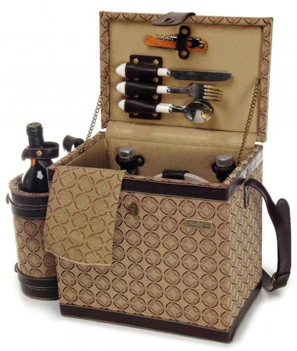 The Estate Chest for Two Picnic Basket